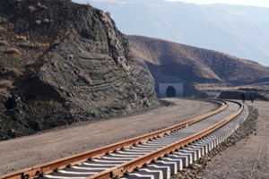 با شرایط آرمانی ایمنی در راه‌آهن فاصله داریم