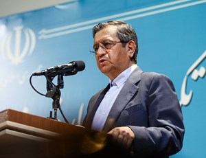 از بانکداری اسلامی خیلی دور شدیم / بانکها در اخذ تضامین وامهای خرد از مردم سخت گیری نکنند