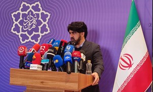 ردپای مافیای خودرو در داخل کشور قابل لمس است / وجود گروه های ذینفع پشت پرده ممانعت از ساماندهی دستفروشان